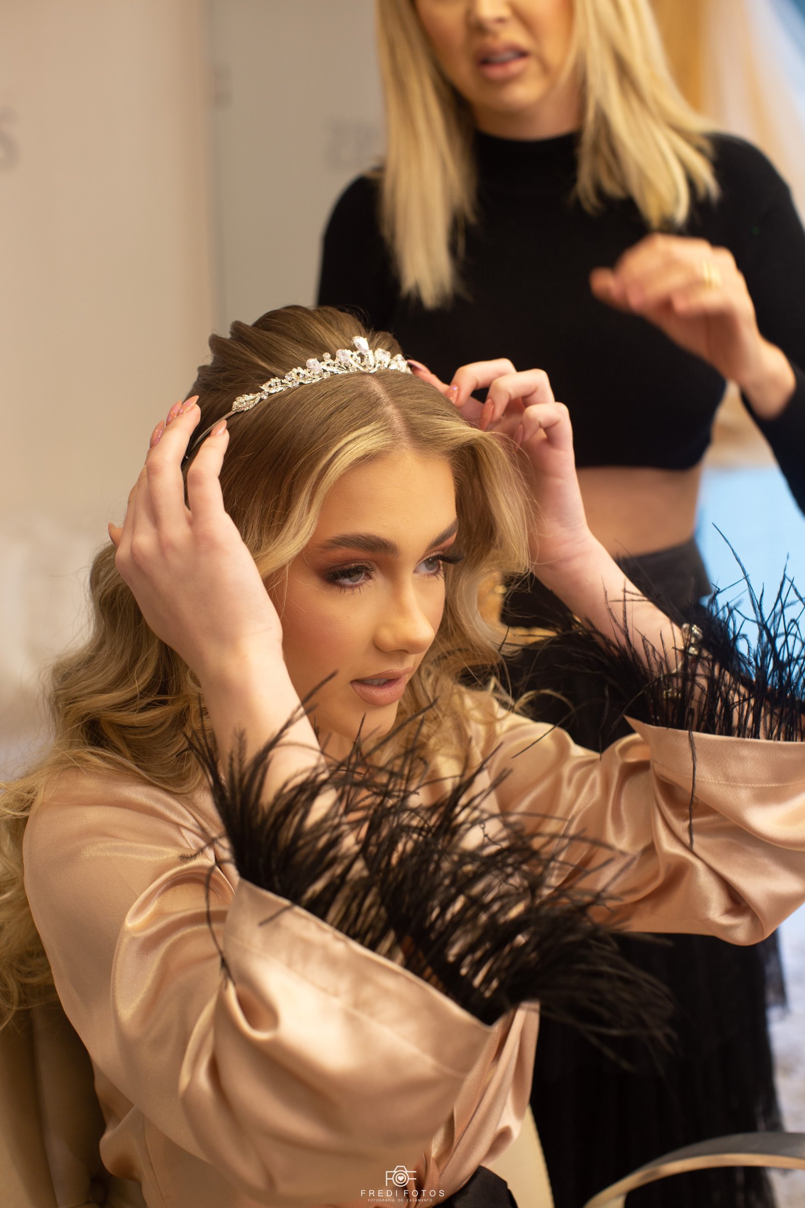 Debutante se preparando para ensaio fotográfico de 15 anos